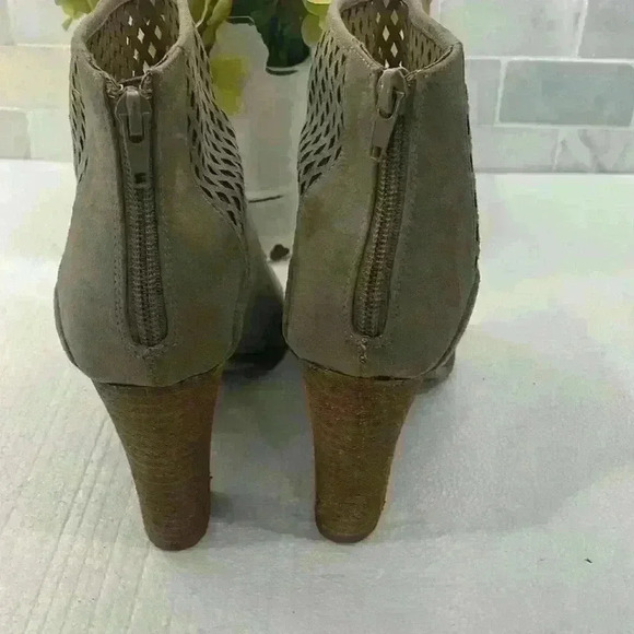 Report Suede Taupe Bootie style name Barnach, 3” heel Size 8.5 - Picture 5 of 7